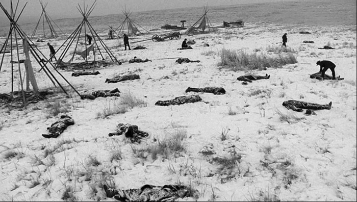 Типичная картина индейского поселения после гуманитарной помощи американцев
