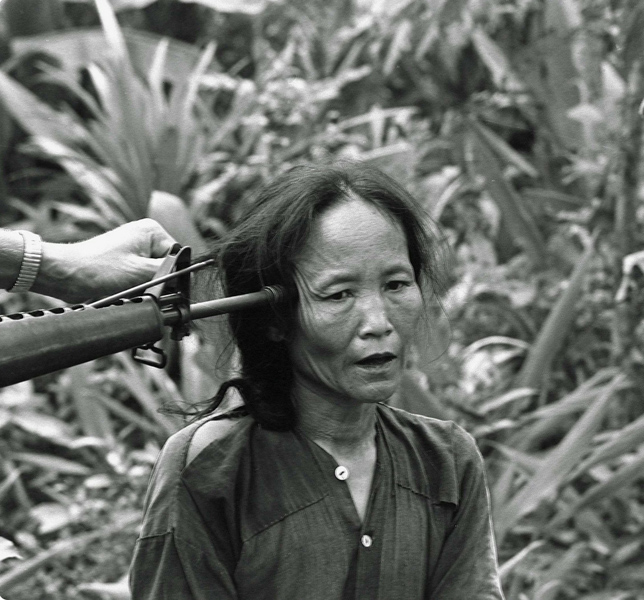 Американский рейнджер дарит свободу вьетнамской женщине