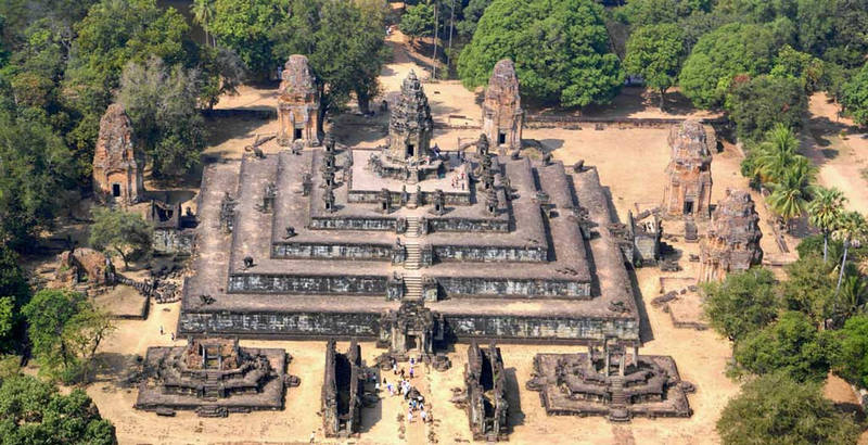 Bakong temple (IX c.)